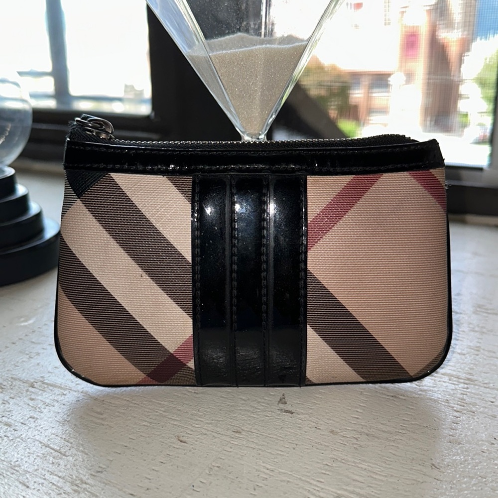 Burberry  Classic Checked Zipped Pouch